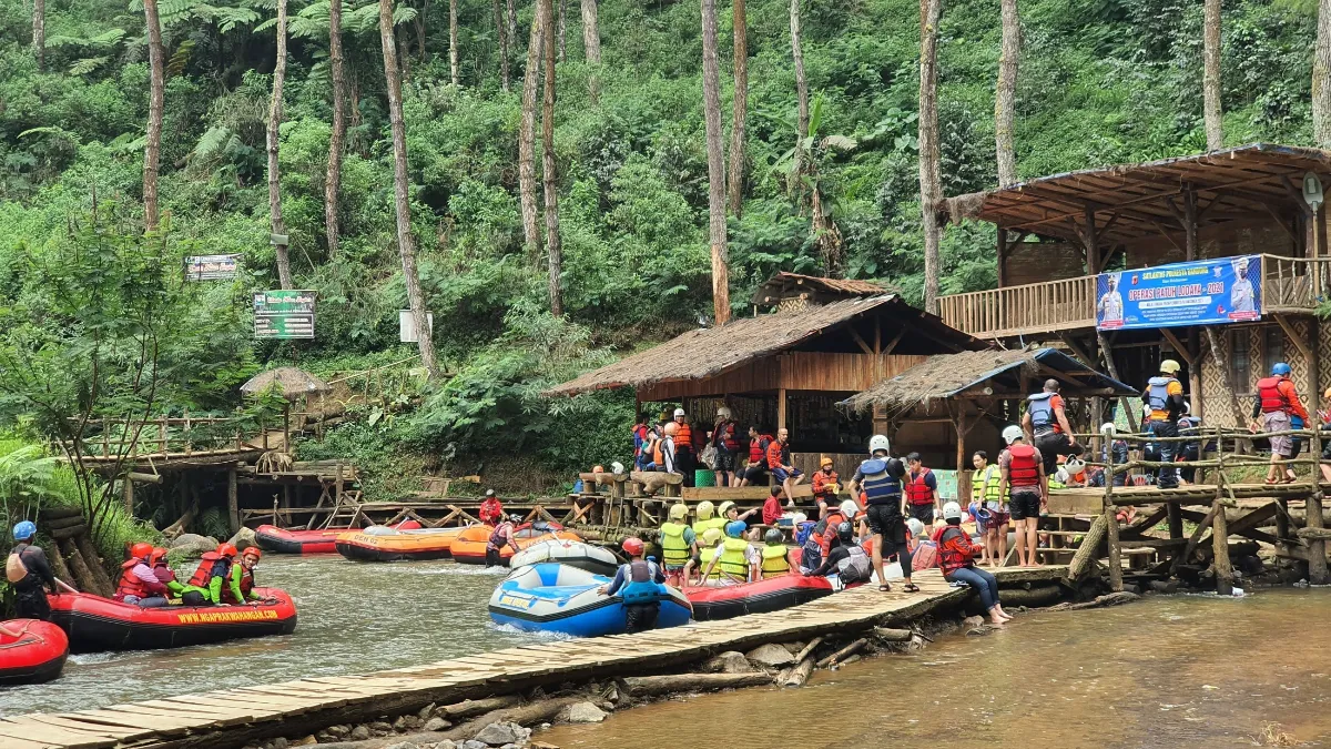hutan pinus rahong-Rafting-cileunca-Wanawisata-Rahong