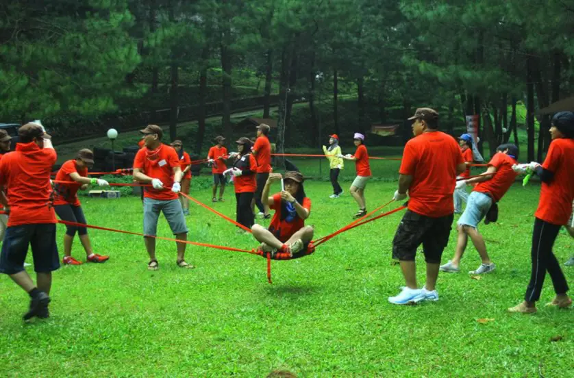 Human Knot: Permainan Ice Breaking Seru untuk Membangun Tim Solid